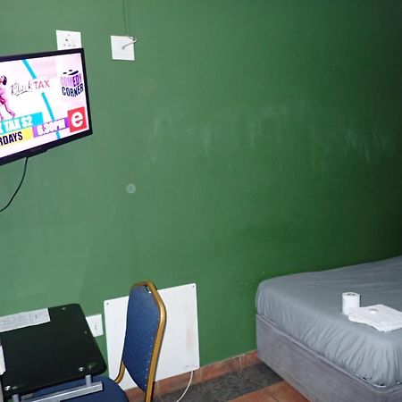 G&G Guesthouse Йоханнесбург Экстерьер фото