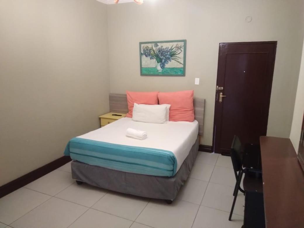 G&G Guesthouse Йоханнесбург Экстерьер фото